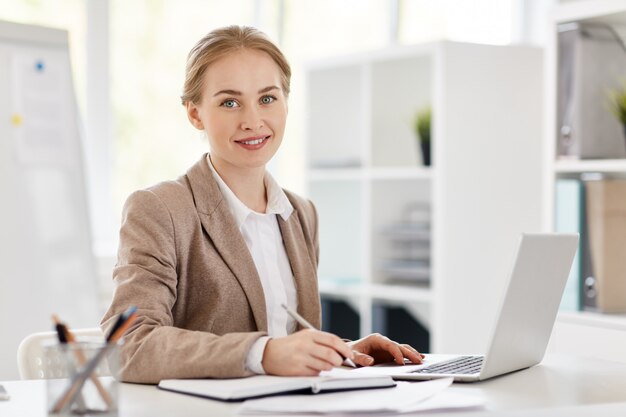 Free Photo accountant in office