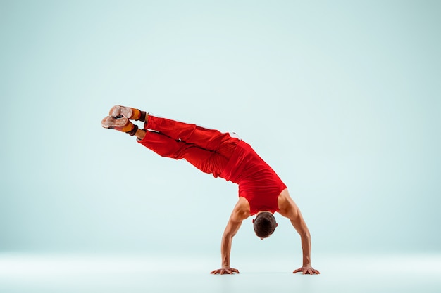 Free photo acrobatic man on balance pose