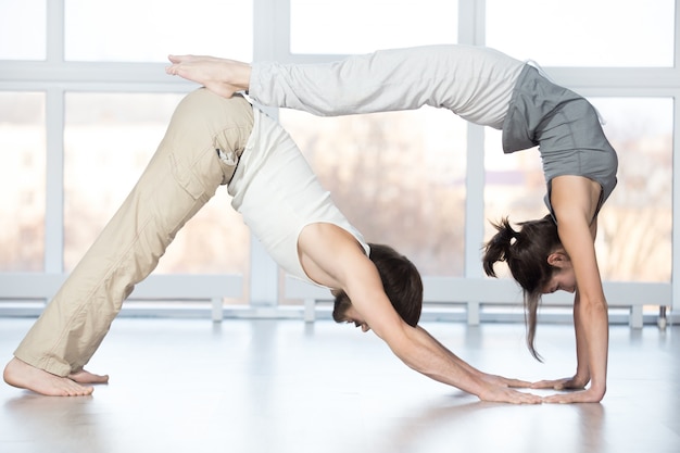 Acroyoga, тренировка на растяжку