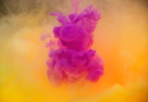 Acryllic color dissolving in water