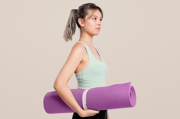 Free photo active woman holding a yoga mat