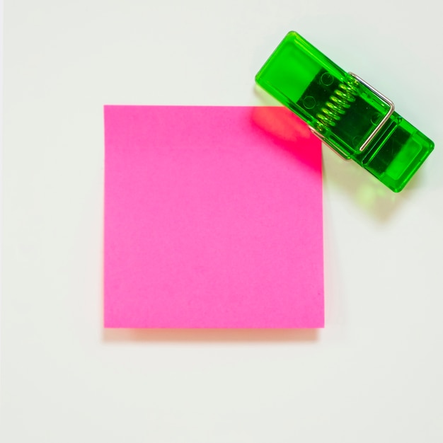 Free photo adhesive note and green bracket