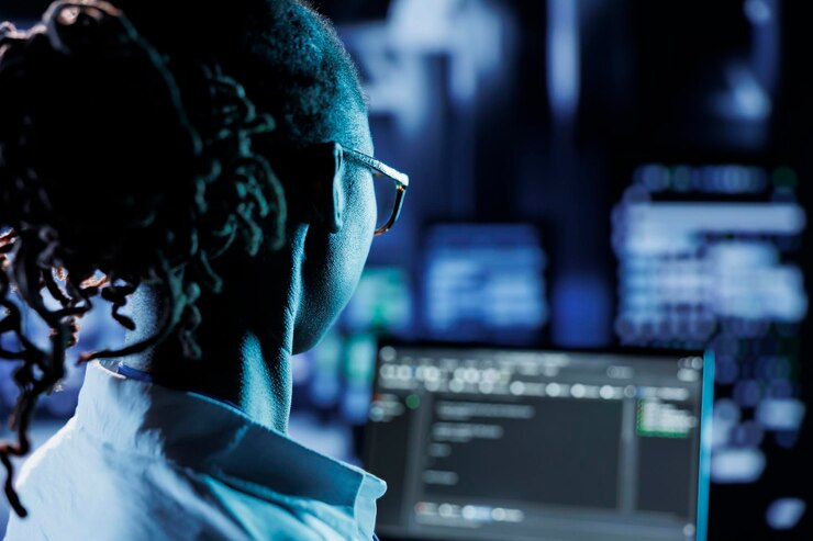 Free Photo admin runs code on laptop in data center
