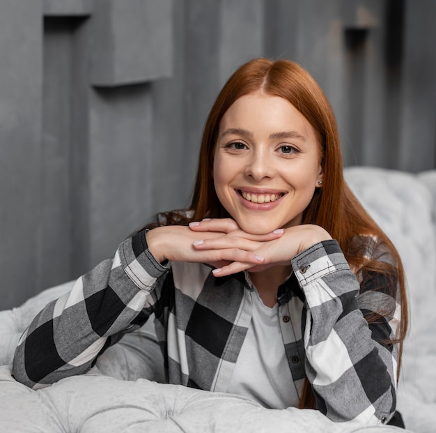 Free photo adorable lady posing indoors medium shot