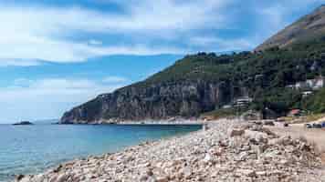 Foto gratuita costa del mare adriatico a petrovac, montenegro