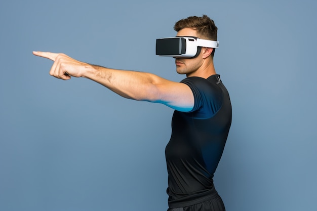 Free photo adult doing fitness through virtual reality