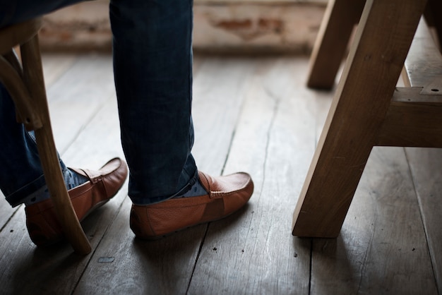 Free photo adult man legs feet by the wooden floor