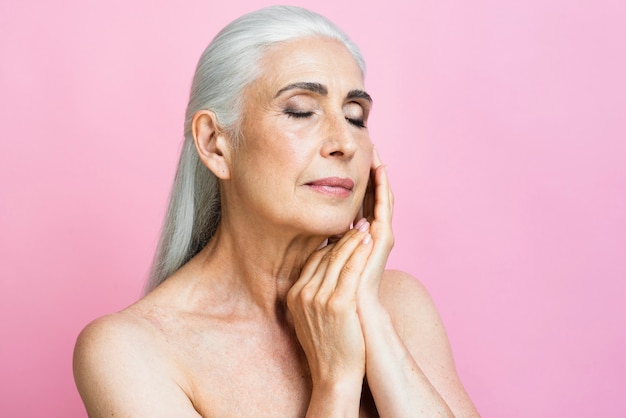 Free photo adult woman with pink background