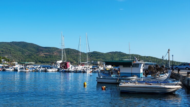 Free Photo aegean sea port with multiple moored yachts and boats, clear weather in neos marmaras, greece