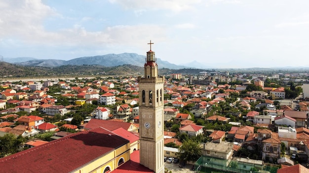 Бесплатное фото Вид с воздуха на тирану, албания