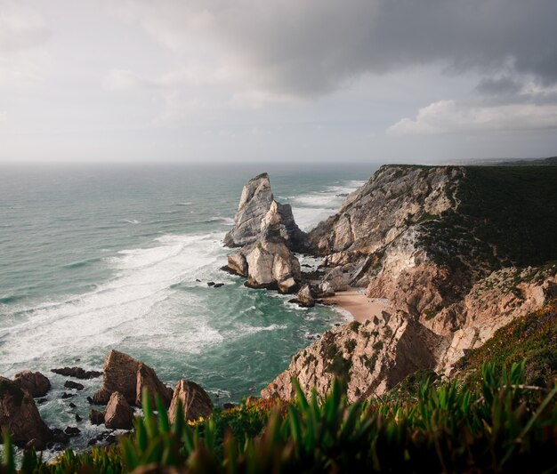 폭풍우 치는 날씨에 Cabo da Roca Colares의 항공 샷