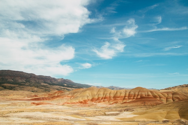 Аэрофотоснимок национального памятника окаменелости Джона Дея в Орегоне, США