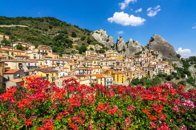 イタリア バジリカータ州 カステルメッツァーノの空中ショット 無料の写真