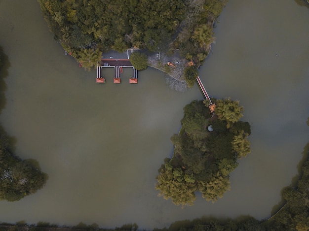 無料写真 ドミニカ共和国の緑に覆われたミラドールノルテ公園の空中ショット