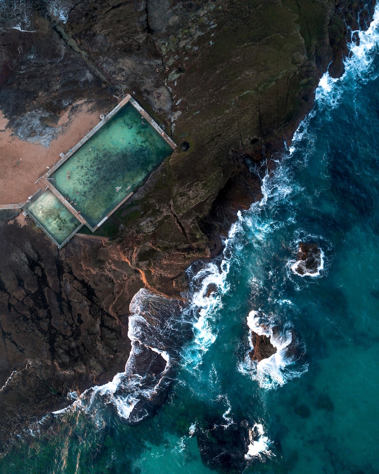 無料Photo 海と海岸の海プールの空中ショット