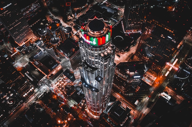 로스 앤젤레스에서 미국 은행 타워의 공중 탄