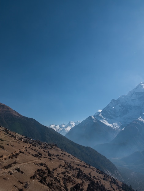 ネパール、アンナプルナヒマラヤの空中垂直ショット