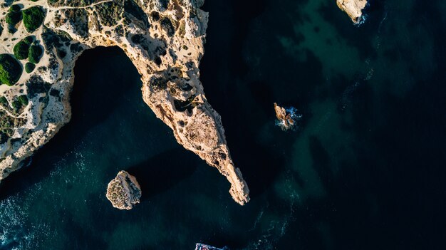 Algarve 해안의 공중 전망입니다.