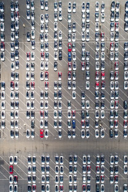 自動車駐車場の航空写真