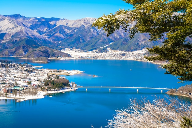 Foto gratuita veduta aerea del lago kawaguchiko