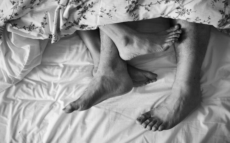 Free Photo aerial view of legs on bed