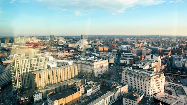 視点からのリバプールの空中写真イギリス古くて現代的な建物