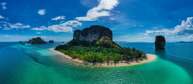無料写真 タイ、クラビのポダ島の空撮。