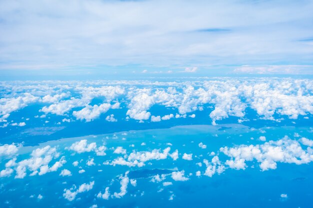 無料写真 白い雲と青い空の空撮