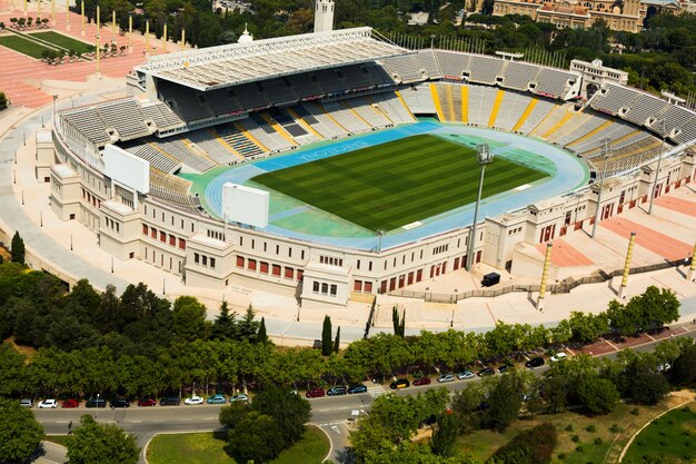 바르셀로나의 올림픽 경기장의 공중 전망입니다. 스페인