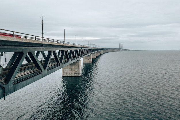 덴마크와 스웨덴, Oresundsbron 사이의 Oresund 다리의 항공 보기