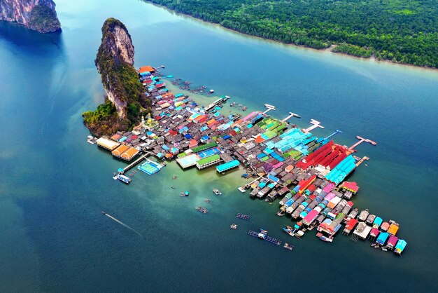 Phang Nga, 태국에서 Panyee 섬의 공중보기.