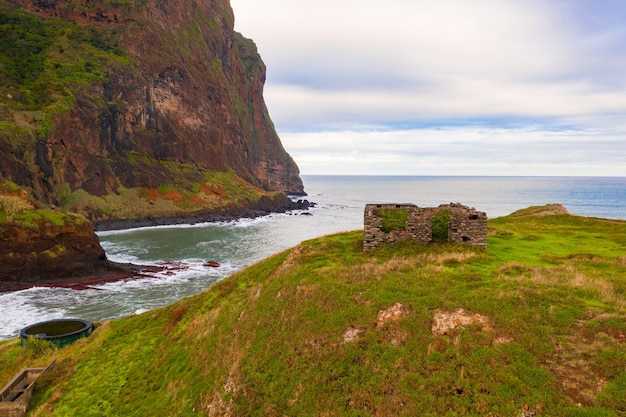 Free photo aerial view of the shore of ponta de sao lourenco in portugal