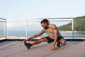 Free photo african american athlete exercising outdoors