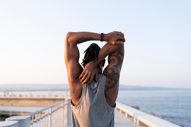 Free photo african american athlete exercising outdoors