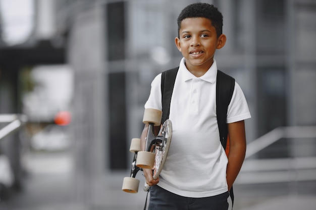 Free photo african-american boy with skateboard