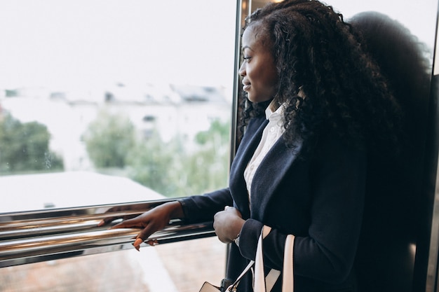 Free photo african american business woman in an elevator