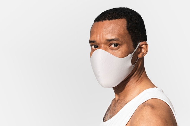 Free photo african american man wearing a face mask during the new normal