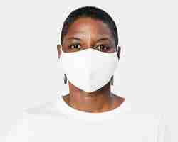 Free photo african american woman wearing a face mask during the new normal