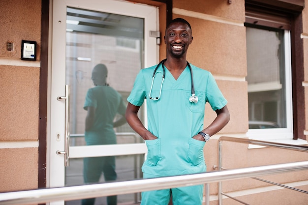 Free photo african male paramedic doctor with stethoscope