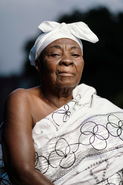 Foto gratuita ritratto di donna senior africana