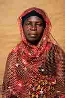 無料写真 伝統的な服を着たアフリカの年配の女性