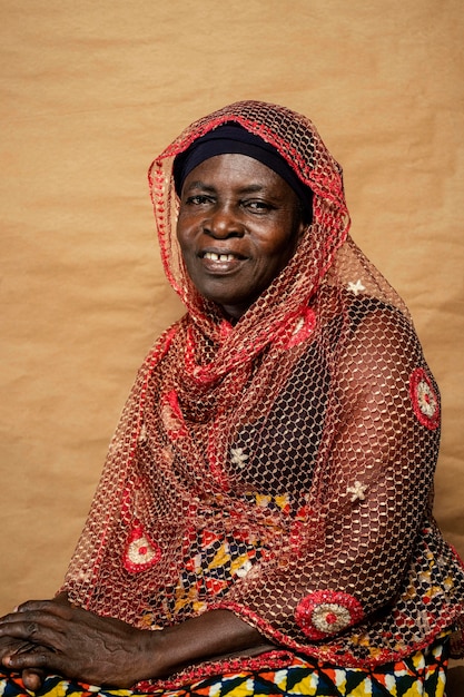 Free photo african senior woman with traditional clothes