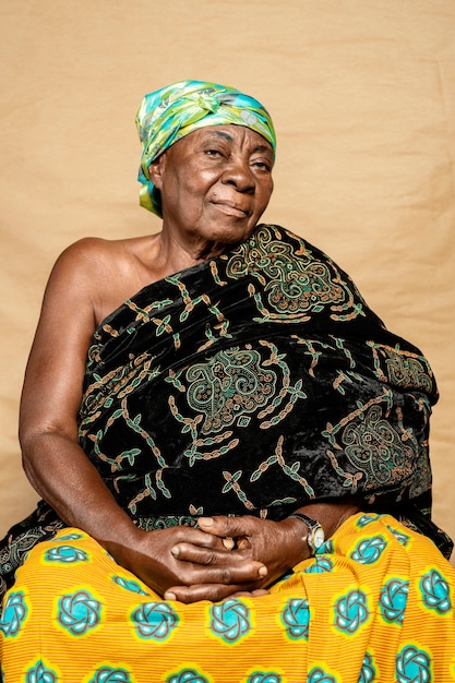 Foto gratuita donna senior africana