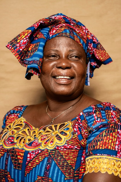 Бесплатное фото Африканская старшая женщина