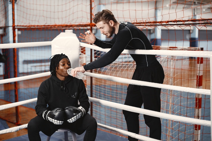 無料Photo アフリカのスポーティーな男ボクシング。混血トレーニング。