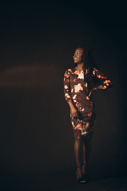스튜디오에서 아프리카 미국 여자 모델