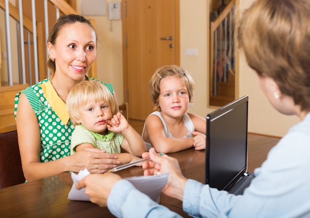 Agent consulting woman with kids