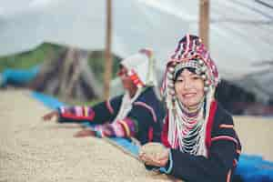 Free photo akha women smiled and admired the coffee