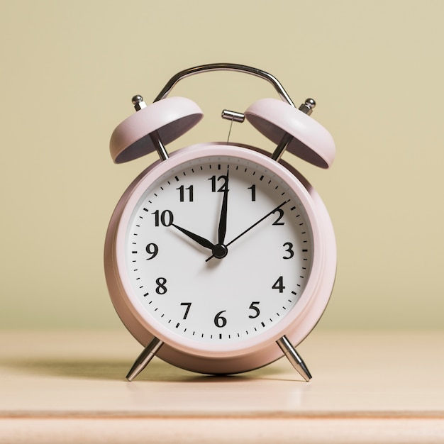 Free photo an alarm clock on wooden surface