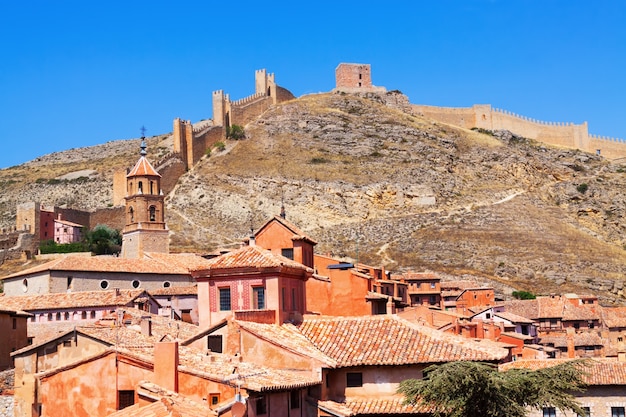 Free photo albarracin with ancient fortress wall